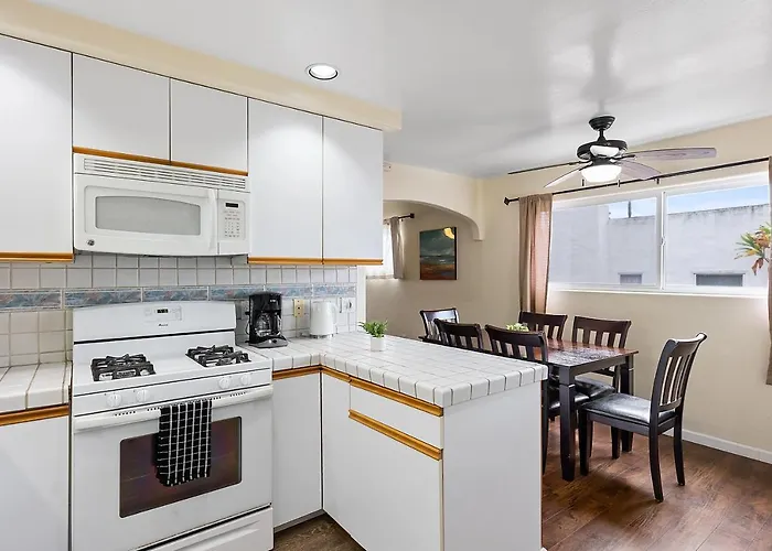 Pacific Oasis - Large Patio, Parking & Walk To Beach
