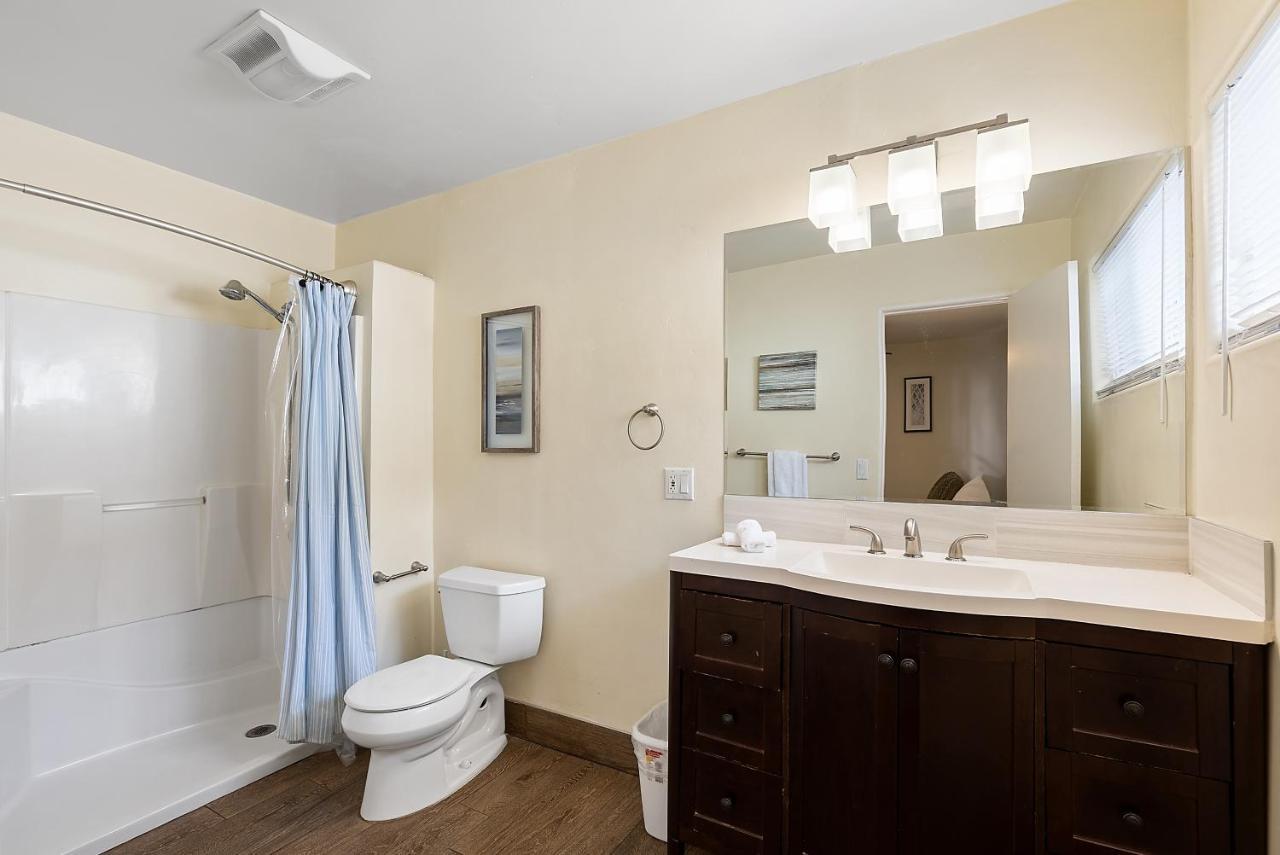 Pacific Oasis - Large Patio, Parking & Walk To Holiday home