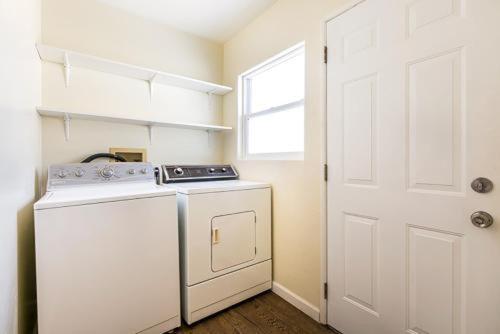 Pacific Oasis - Large Patio, Parking & Walk To *