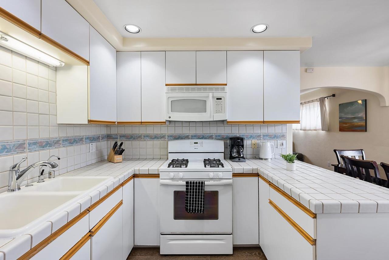 Pacific Oasis - Large Patio, Parking & Walk To Holiday home *